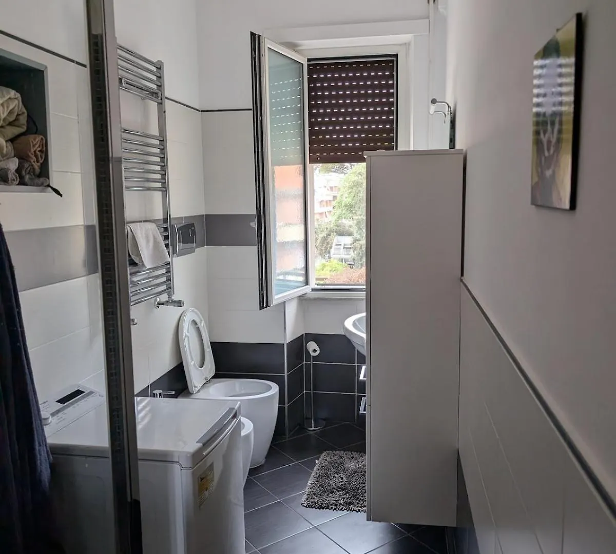 Spacious And Silent Two-Bedroom Apartment In Tor Marancia Rom