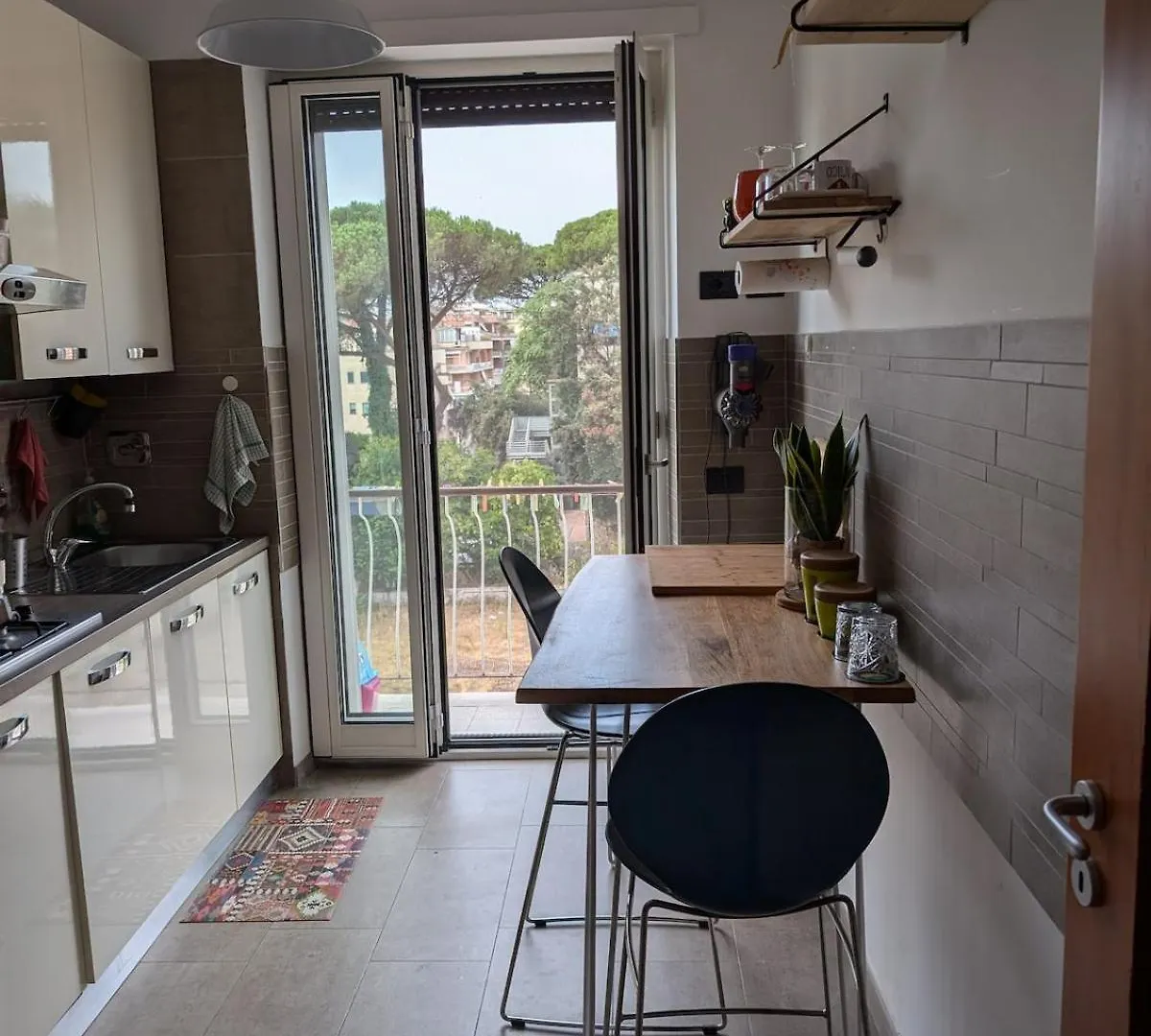 Spacious And Silent Two-Bedroom Apartment In Tor Marancia Rom 0*,  Italien